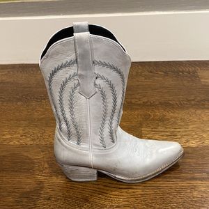 Sterling River White Cowboy Boots
